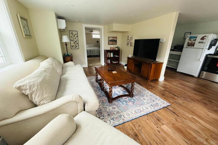 State Street Cottage Suite 1
