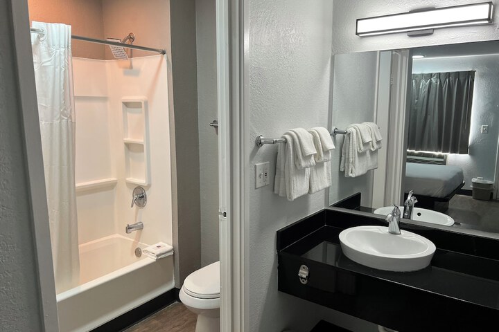 Room 19 of 35