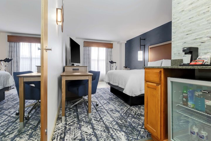 Room 27 of 62