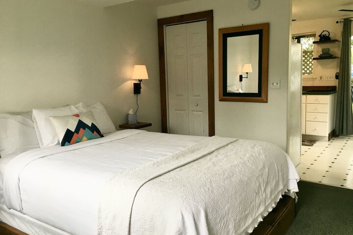 Room 33 of 62