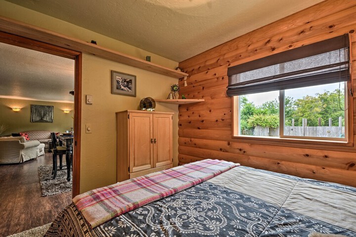 Gold Beach Apartment w / Activities - 2 Mi to Ocean