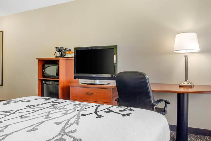 Sleep Inn & Suites Milwaukee Airport
