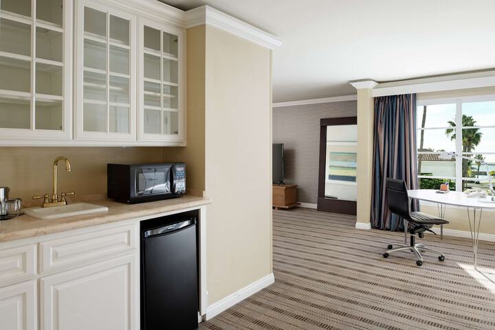DoubleTree by Hilton San Pedro - Port of Los Angeles
