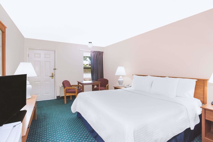 Room 10 of 14