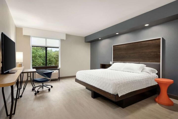 Room 19 of 38