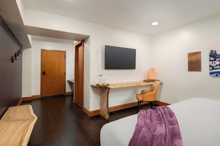 The Horton Hotel and Rooftop Lounge