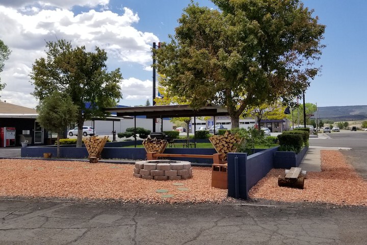 Property Grounds 33 of 37
