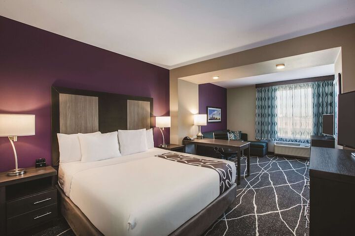 La Quinta Inn & Suites by Wyndham Dallas Northeast-Arboretum