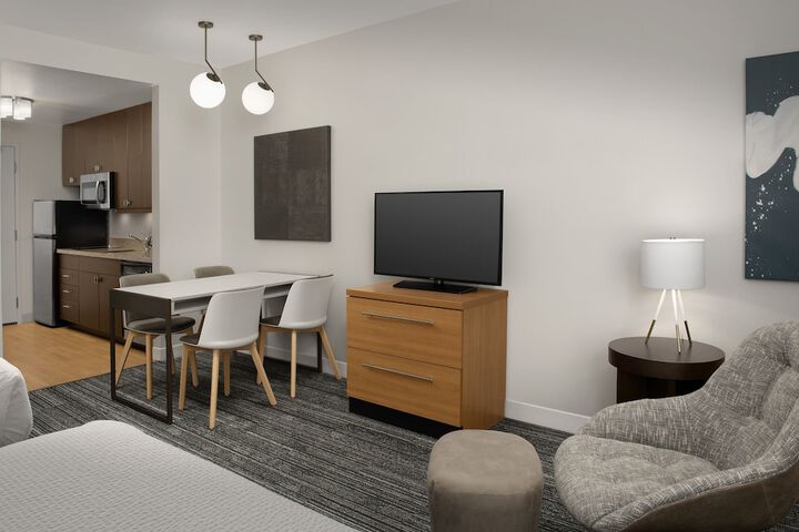 Room 27 of 38