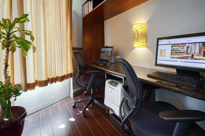 Business Center 19 of 19