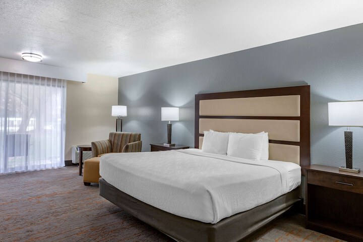 Room 15 of 34