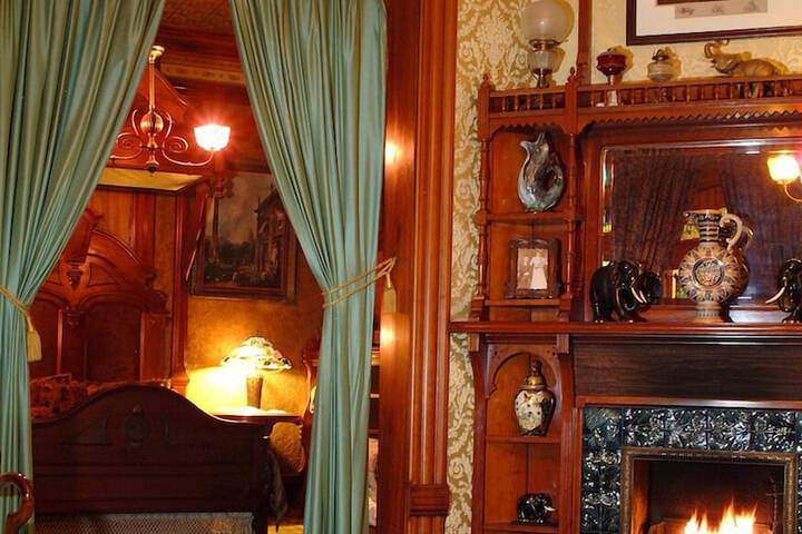 Room 10 of 42