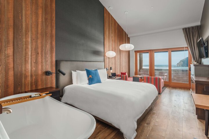 Headlands Coastal Lodge & Spa