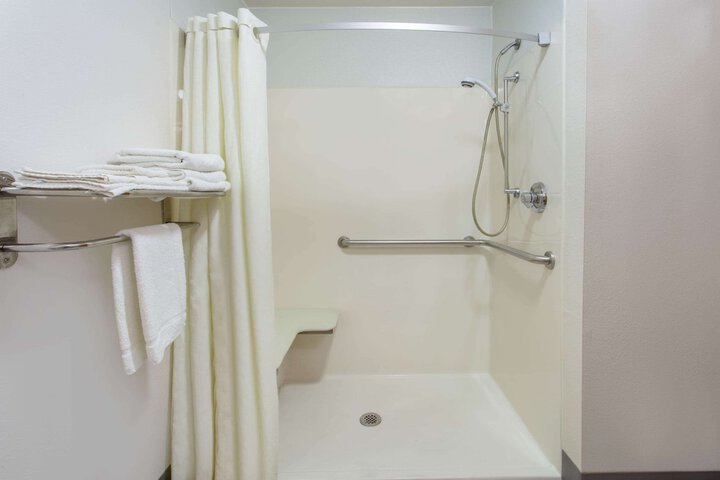 Room 10 of 17