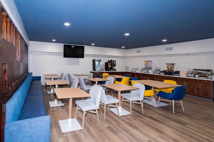 Comfort Inn & Suites River City Decatur