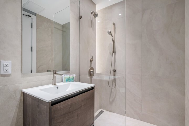 Global Luxury Suites at the Arches