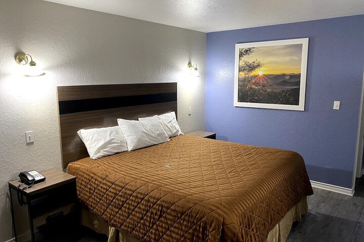Room 27 of 51