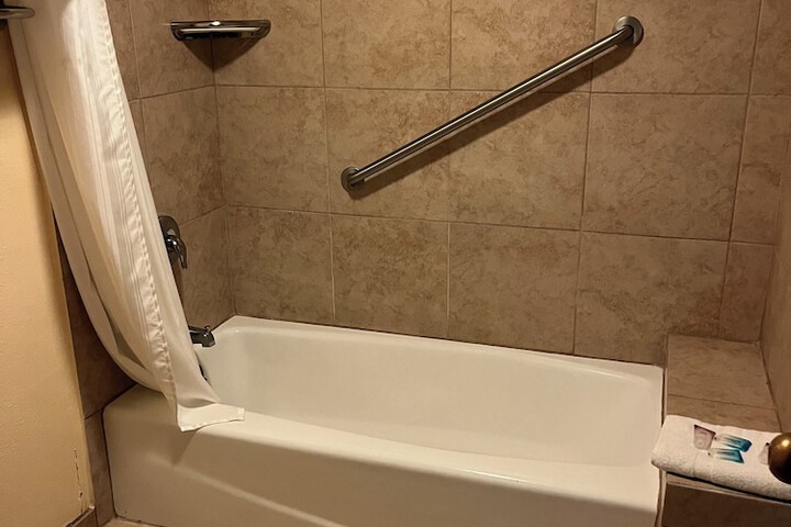 Room 9 of 16