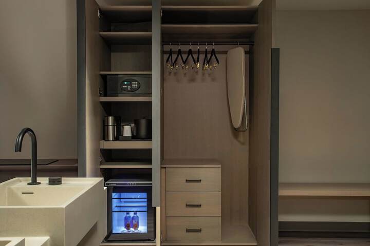 Room 14 of 104