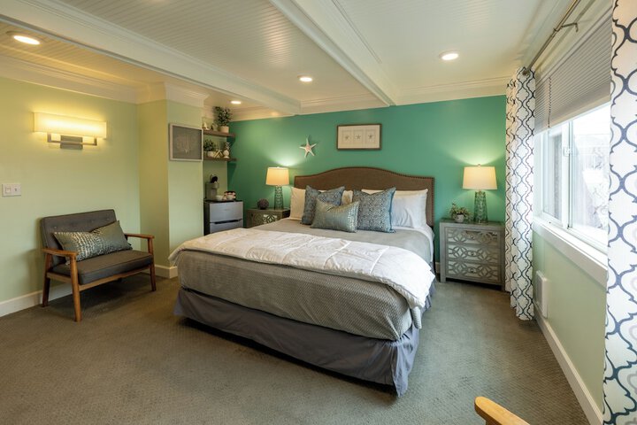 Room 120 of 176