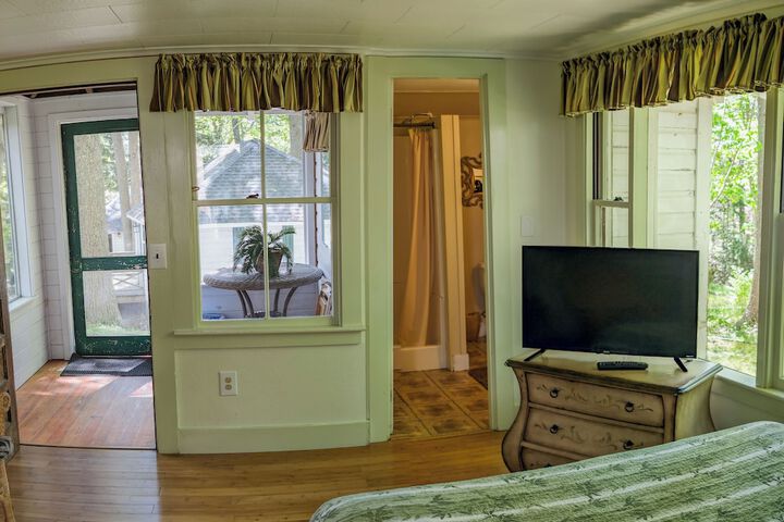 Room 52 of 183