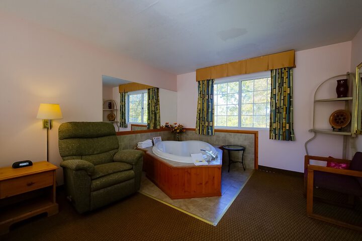 Hot Tub 97 of 111