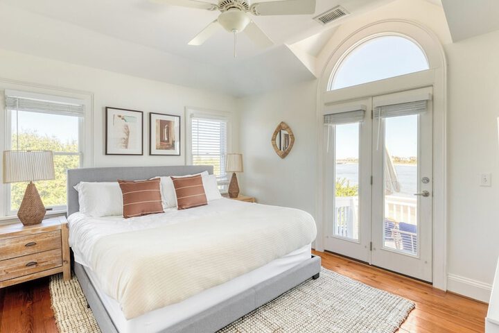 Haven by Avantstay Luxury Beachfront Home w / Pool & Gorgeous Patios