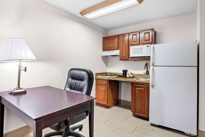 MainStay Suites Addison-Dallas