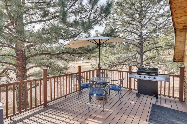 Tiny Cabin w / Outdoor Dining Area - Near Keystone!
