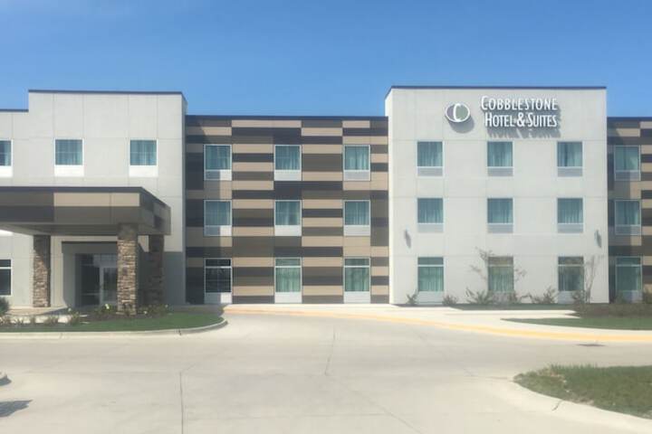 Cobblestone Hotel & Suites - Jefferson