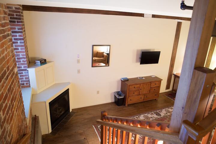 Room 12 of 128