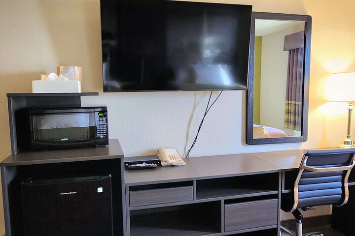 Room 6 of 27