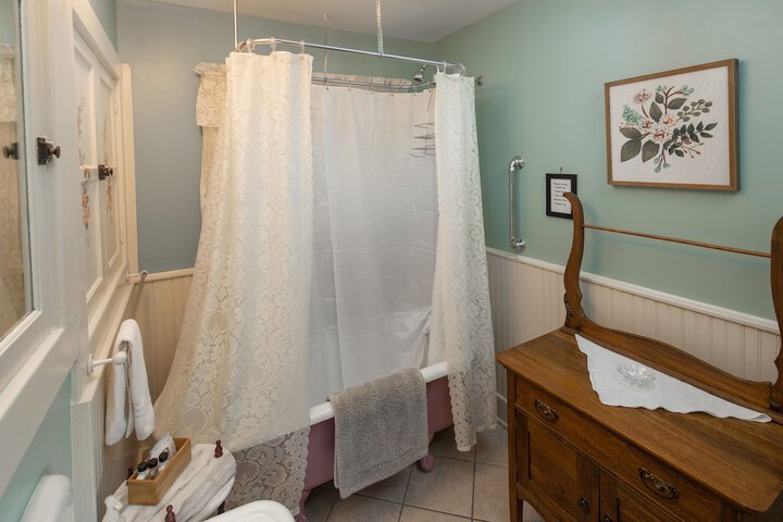 Room 9 of 19