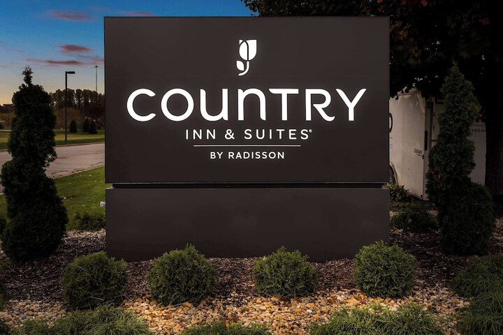 Country Inn & Suites by Radisson Portage, IN