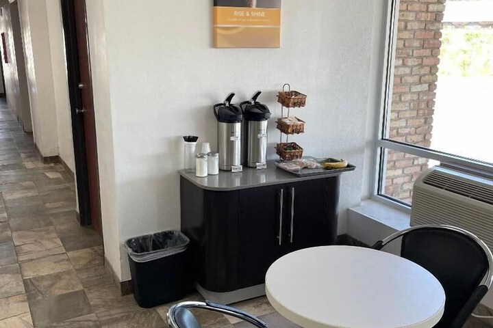 Breakfast/Coffee Service 28 of 30