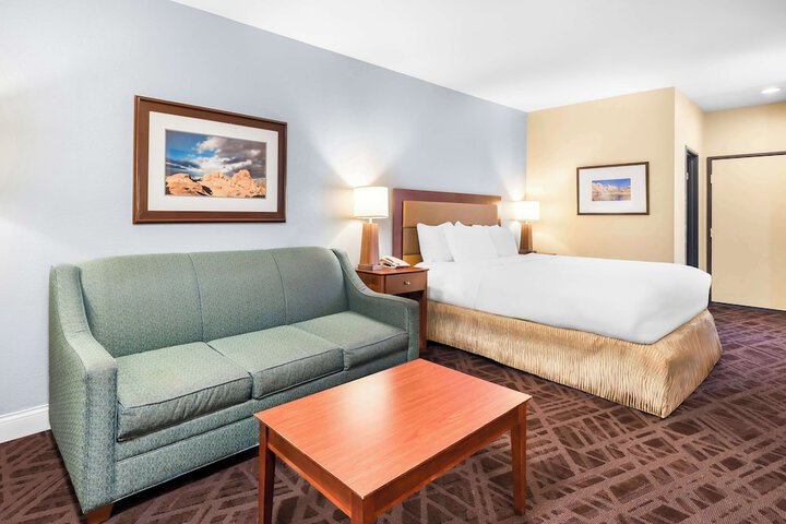 Room 11 of 33