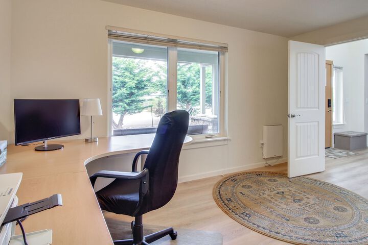 Spacious Bandon Getaway - 2 Blocks to Ocean!