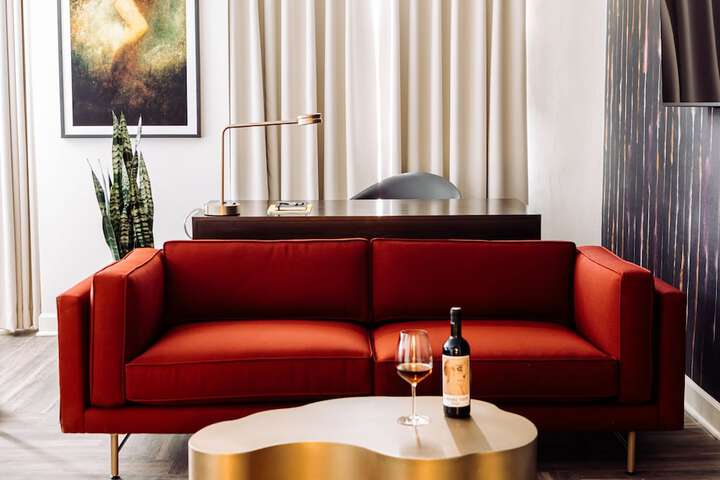 Hotel Deco Omaha Tapestry Collection by Hilton