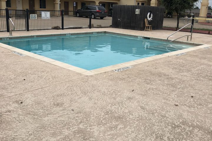 Pool 4 of 30