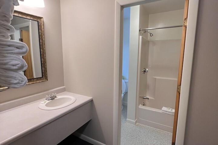 Room 7 of 18