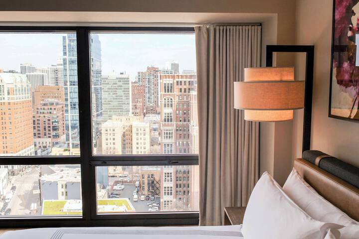 Room 32 of 66