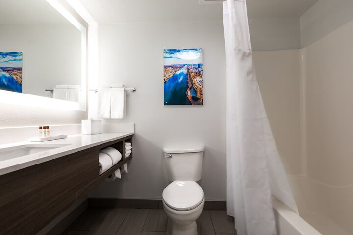 Room 16 of 37