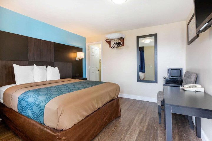 Room 16 of 25