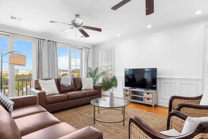 1 Block to Beach Newly Renovated 6bdr w / Rooftop Views Sand Dune by Avantstay