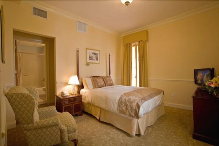 Room 9 of 19
