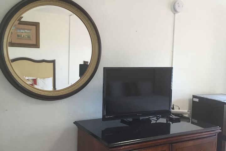 Room 8 of 24