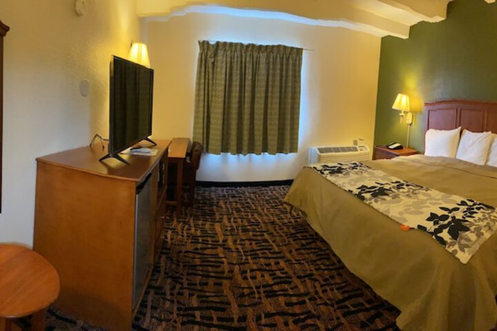 Room 9 of 31