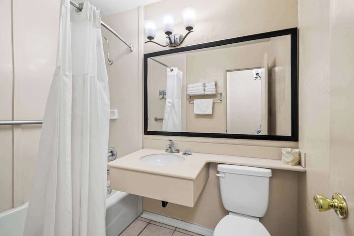Room 11 of 25