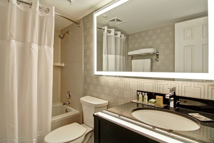 DoubleTree by Hilton Hotel Toronto Downtown