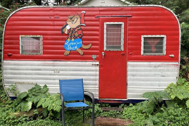 Nauti Otter Inn and Yurt Village